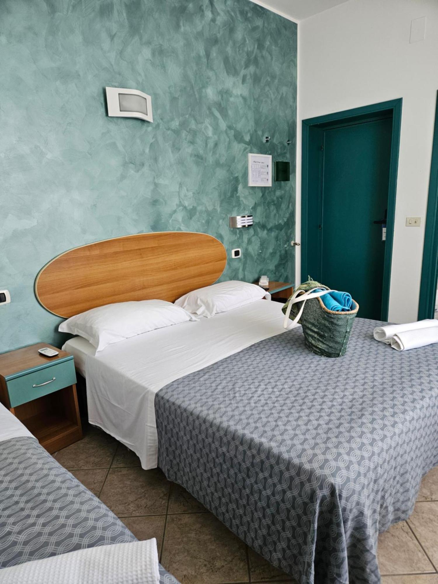 Hotel Cerrano Silvi Marina Buitenkant foto