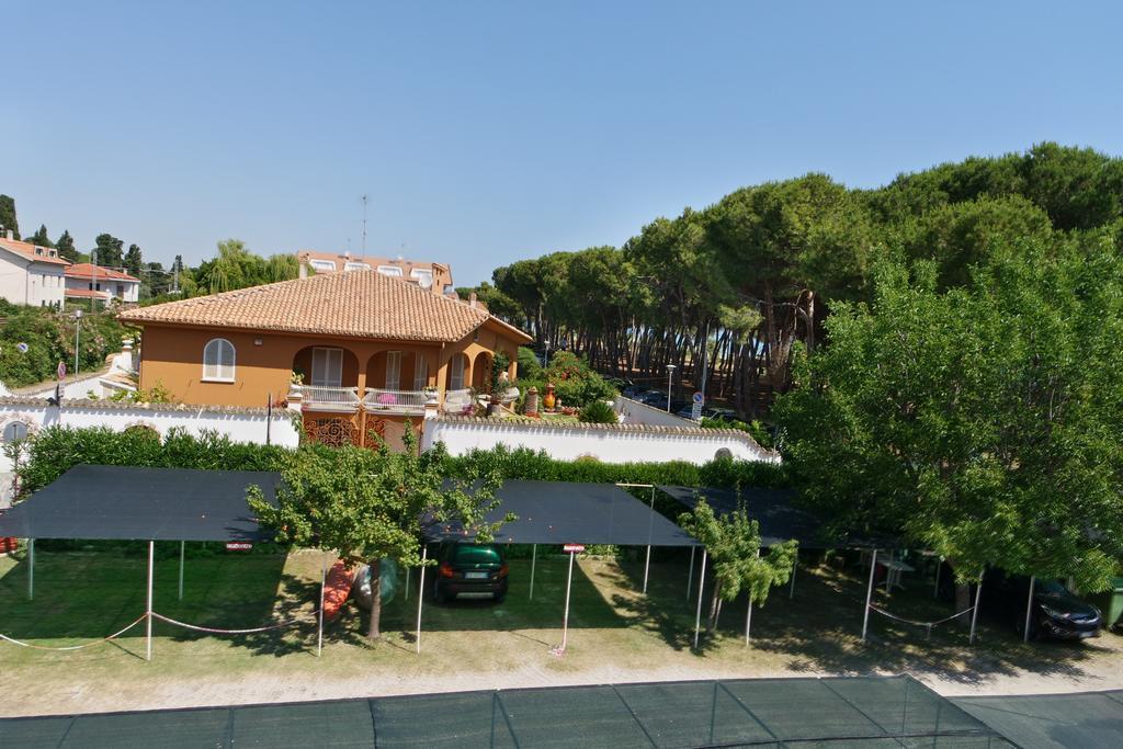 Hotel Cerrano Silvi Marina Buitenkant foto